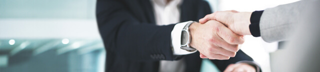 Two people shake on a dispute resolution